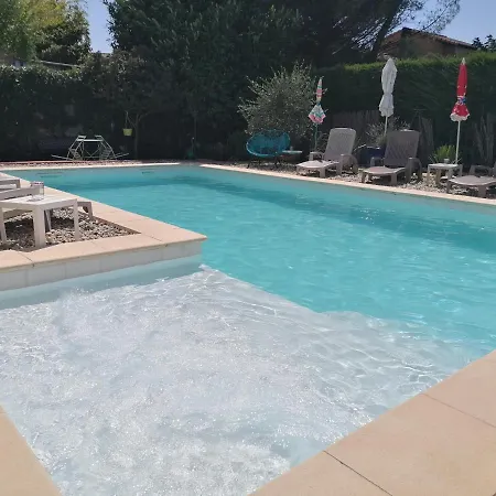 Villa Chaleureuse Avec Piscine