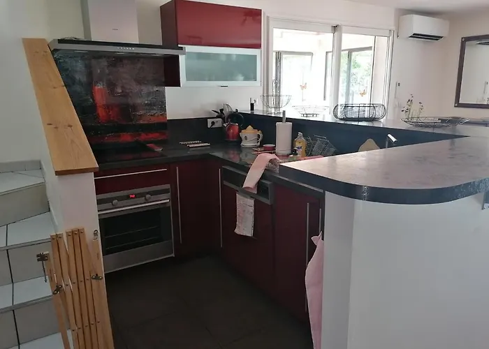 Chaleureuse Avec Piscine Βίλα